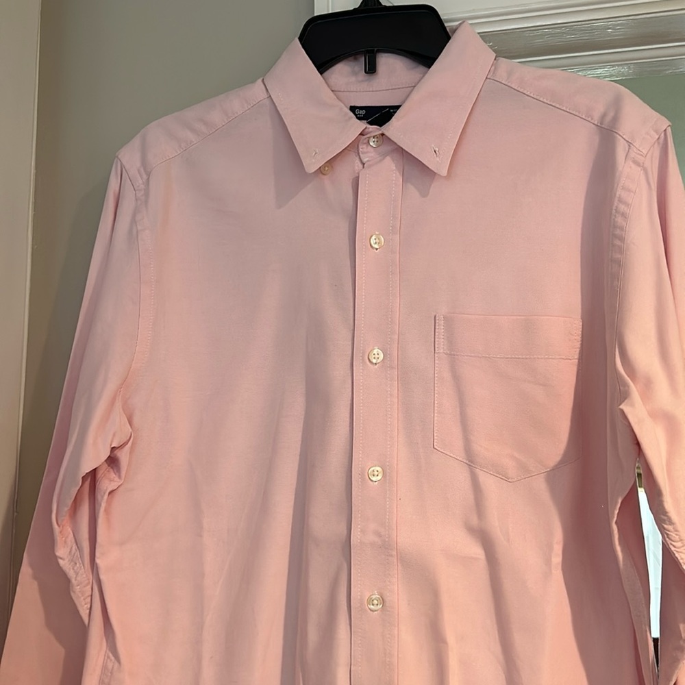 Gap slim fit Oxford button down shirt. Size medium. 100% cotton. NWOT
